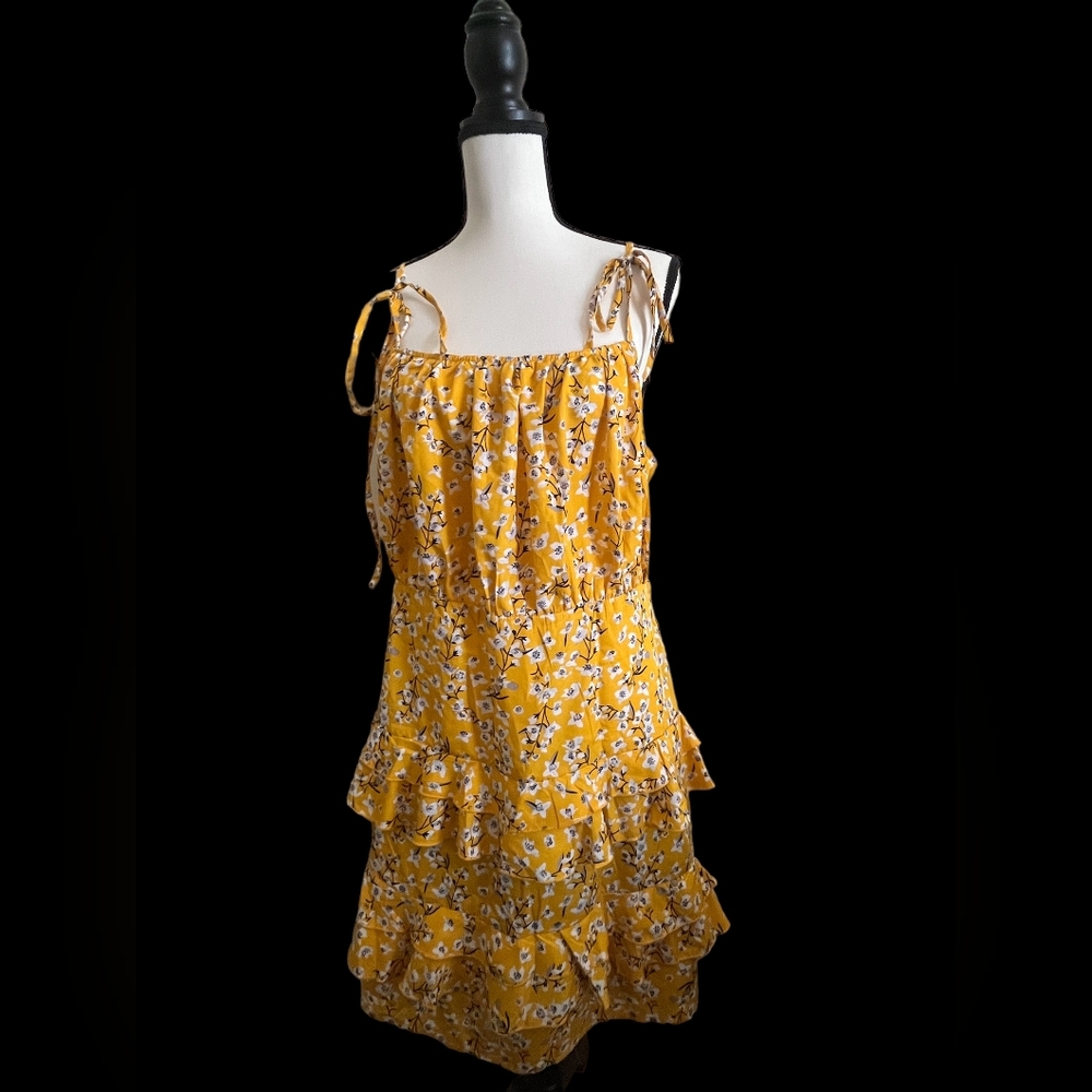 Boohoo Plus Size 16US Floral skater dress in yellow